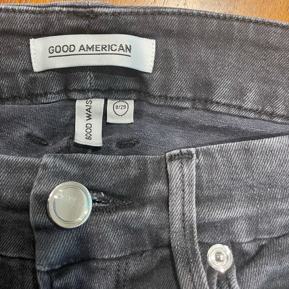 Good American. Frayed Hem. Black Jeans. Good Waist - Picture 2 of 3